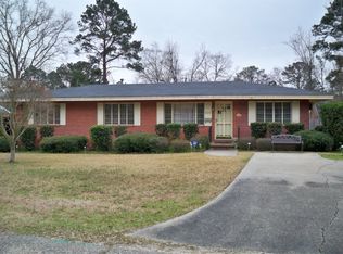 624 Highland Park Dr, Laurel, MS 39440