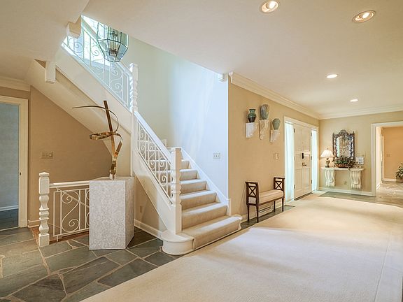 4th image of 432 Pine Dr