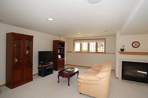 5th image of 20 Wood Brook Way