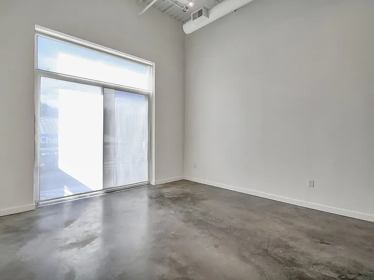 2514 Abercorn St #205 — Photo 33