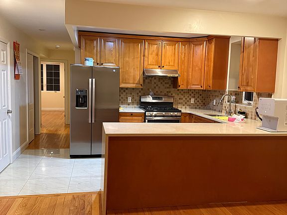 2nd image of 329 Soundview Ln #1