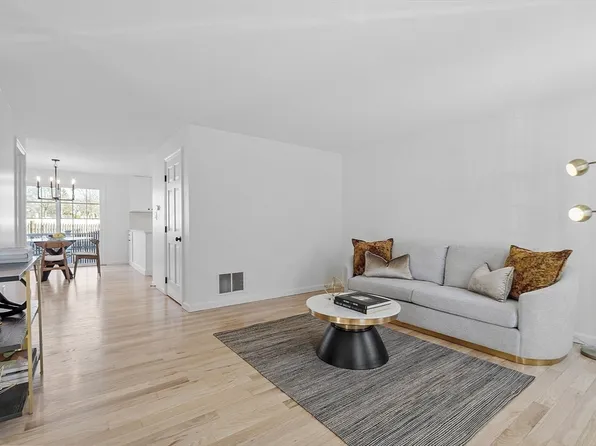 78 Swan St Unit 213, Lowell, MA 01852