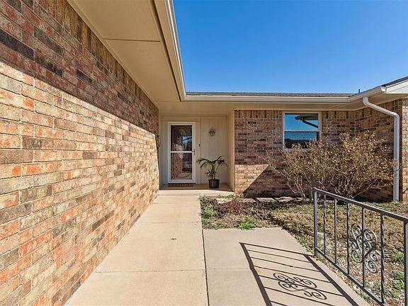 4th image of 2725 S David Dr