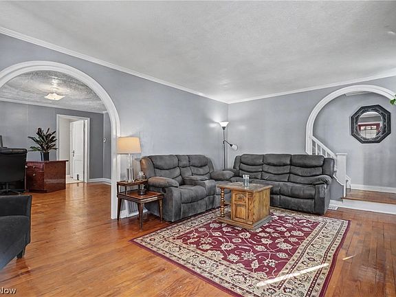 3rd image of 308 E Vista Ave