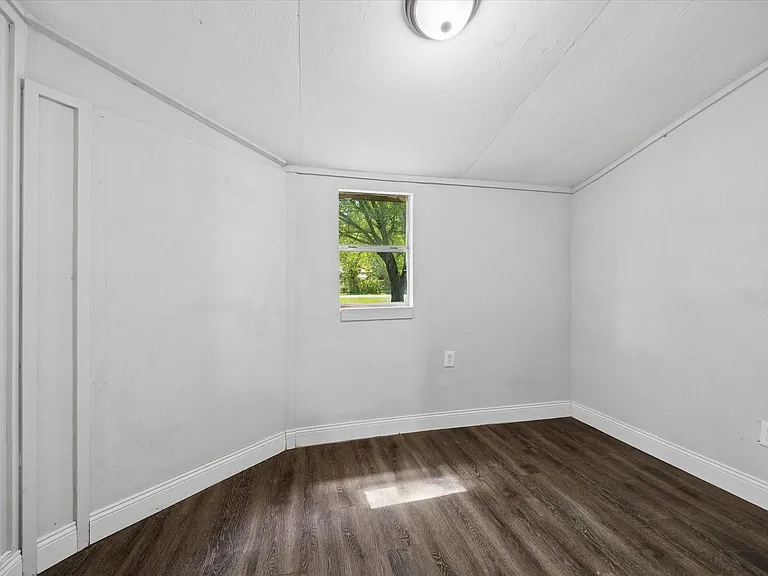 21197 Live Oak St — Photo 8