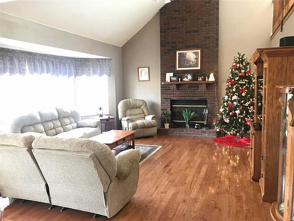 5th image of 10200 Tesson Valley Ct