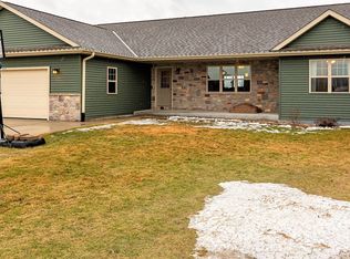 291 Silver Fox Dr S, Kewaskum, WI 53040