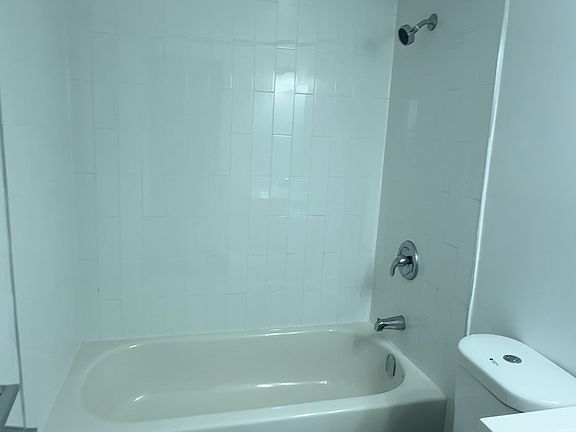 4th image of 35 Brock St