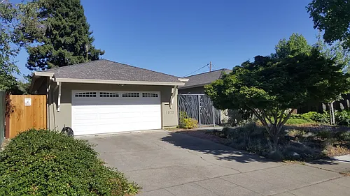 1075 Danbury Dr Photo 1