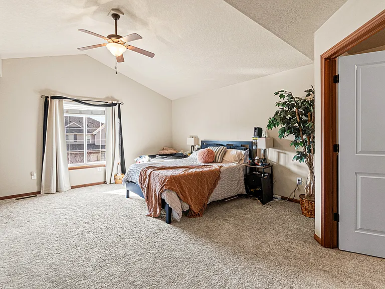 1554 Burr Dr — Photo 16