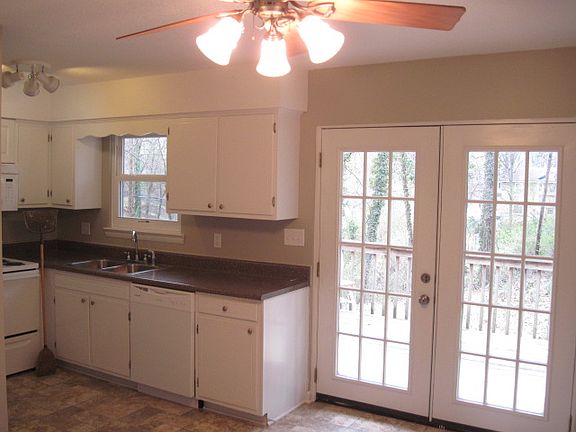 3rd image of 1334 Cloverdale Dr