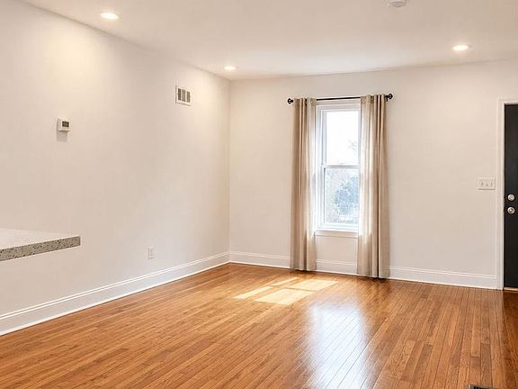 3rd image of 932 S Paxon St