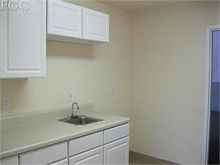 5th image of 647 NE 25th Ave