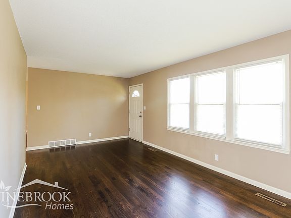 3rd image of 6708 NW Evelyn St