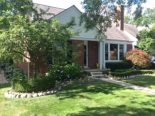 1833 Roseland Ave photo 1