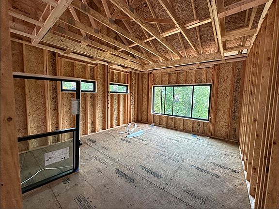 5th image of 17627 Townsend Dr