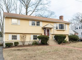 4 Twin Oaks Rd, Reading, MA 01867