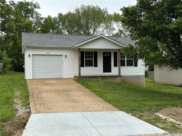 1265 Casey Ave, Saint Clair, MO 63077
