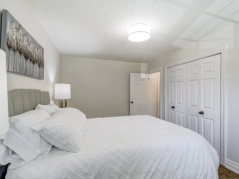351 Strathcona Dr — Photo 26