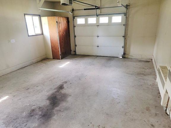 2nd image of 4422 Beach St