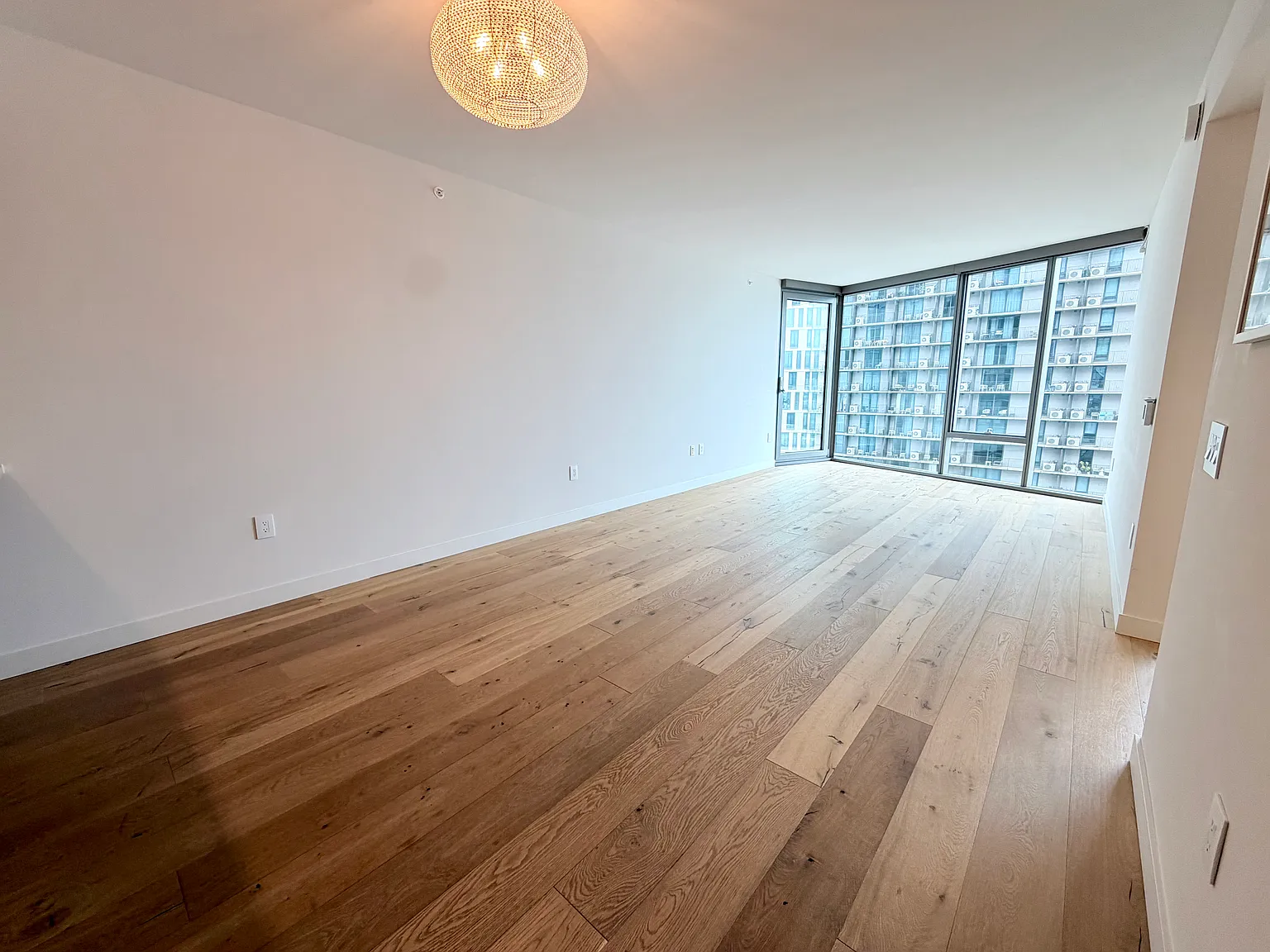 1 bed, 689 sqft, $3,900 — Photo 2