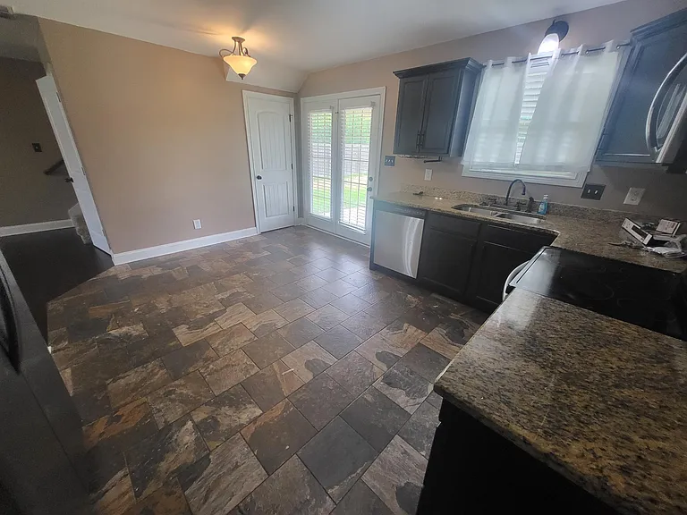 703 Jim Brown Dr — Photo 10