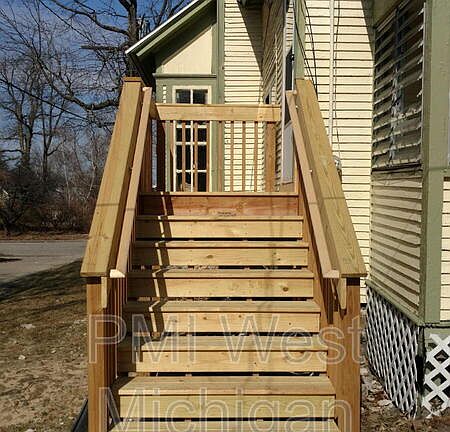 2nd image of 448 Thomas St SE