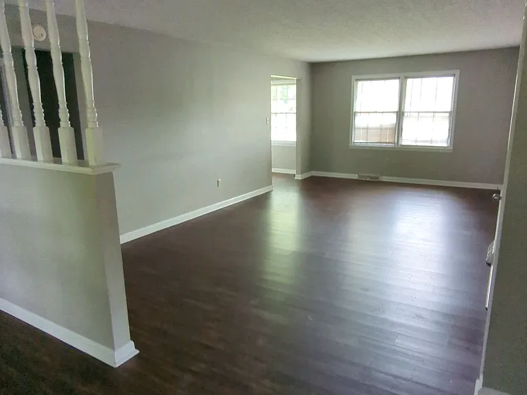 2517 Thoroughbred Dr — Photo 3