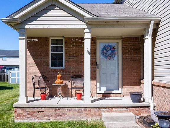 3rd image of 7866 Berwick Dr