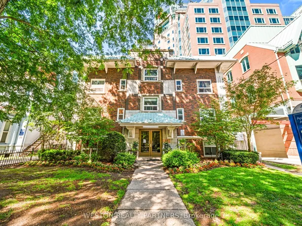 44 Huntley St #104, Toronto, ON M4Y 2L1