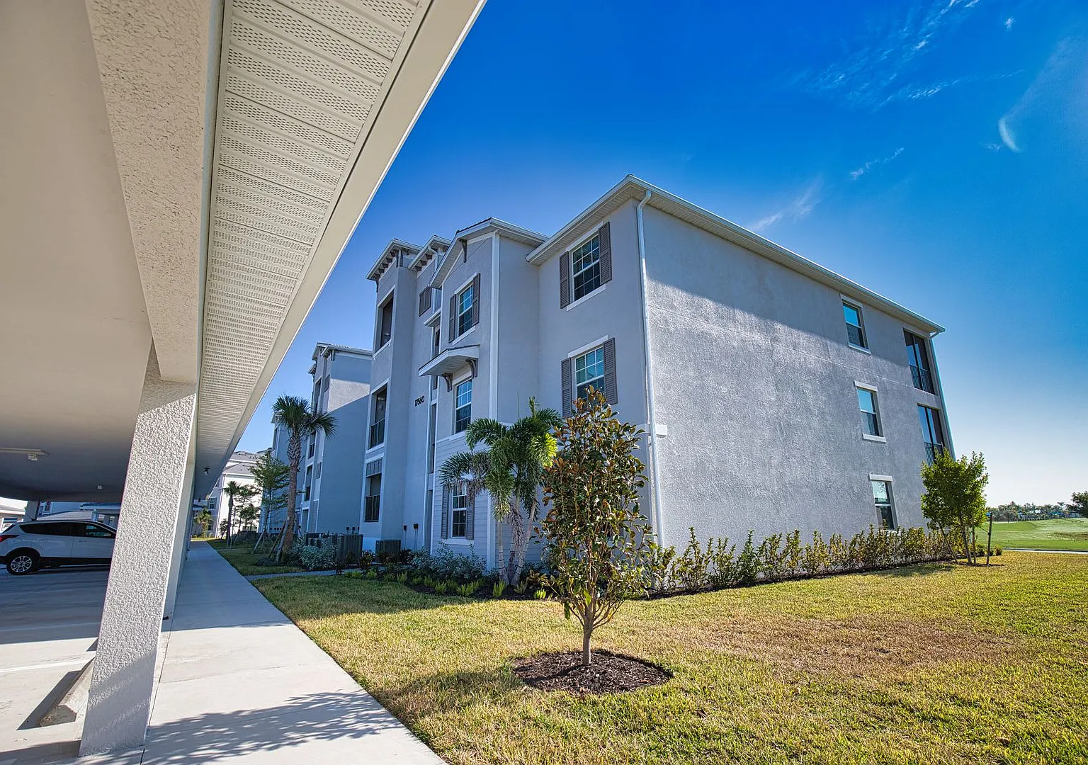 Seasonal Short-Term 3 Bedroom 2 Bathroom First Floor Condo located in Wellen Golf & Country Club! — Photo 1
