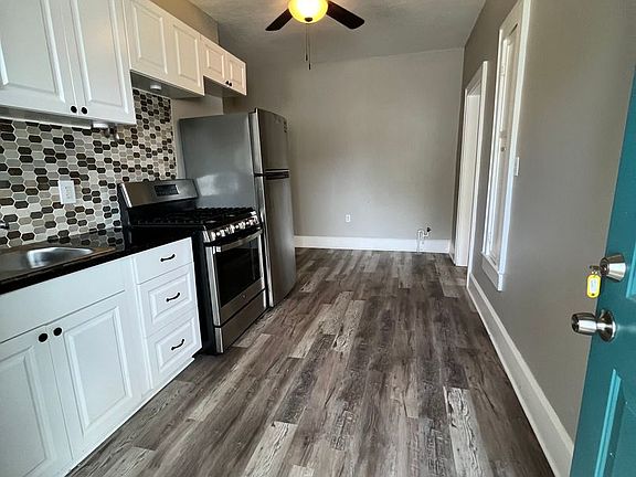 4th image of 419 Roanoke St #3