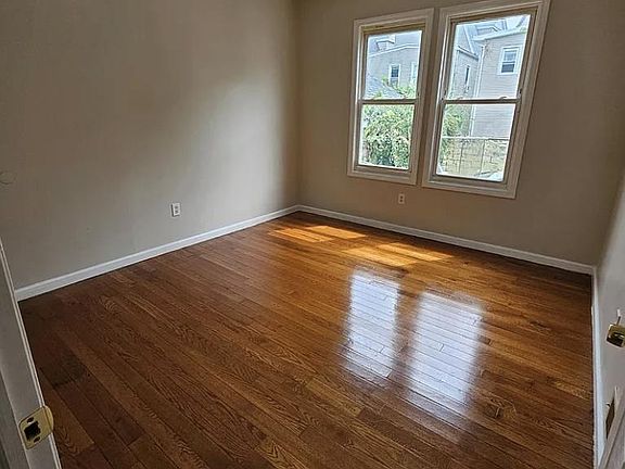 2nd image of 931 S 20th St #1