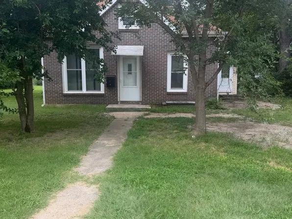 525 NE 5th St, Abilene, KS 67410