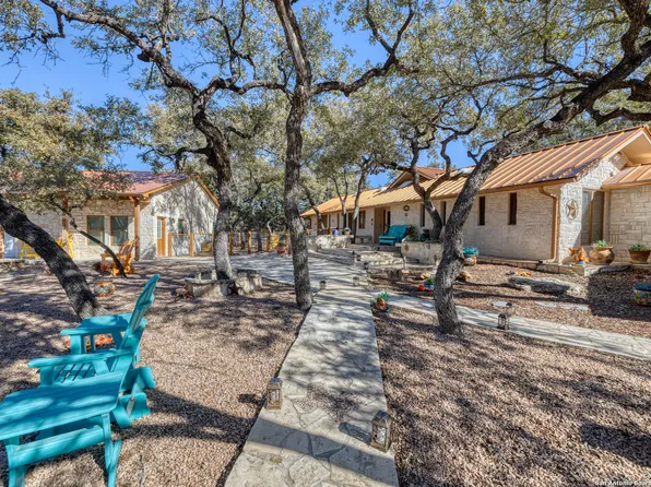 93 Saddle Mountain Rd, Leakey, TX 78873