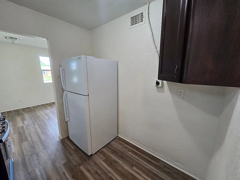 444 S Caroline St — Photo 4