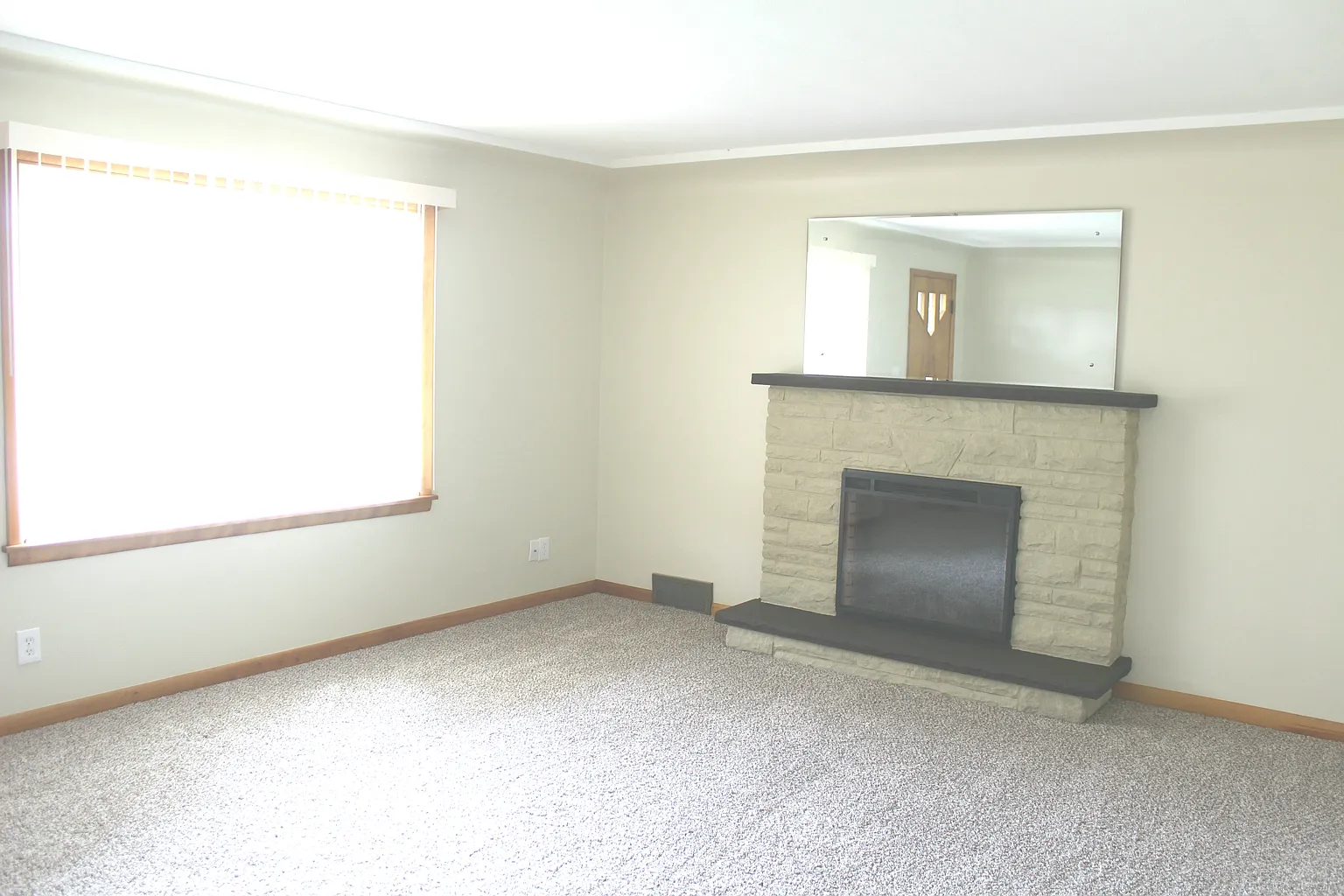 2736 Rexford Rd photo 1