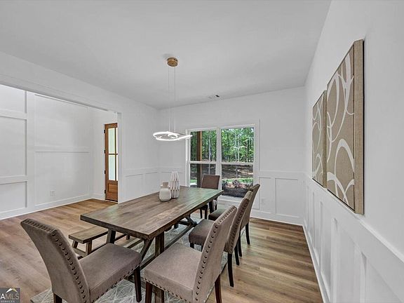 4th image of 160 Rivers Edge Dr