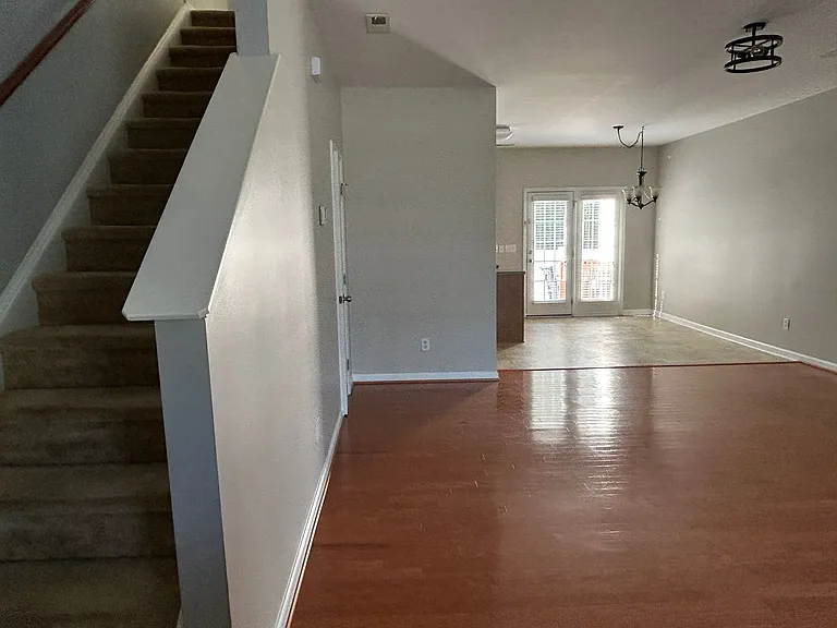 619 Laurens Way — Photo 13