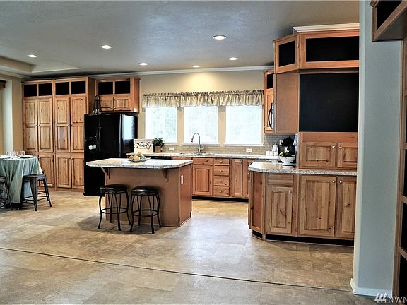 4th image of 40 SE Barberry Ct