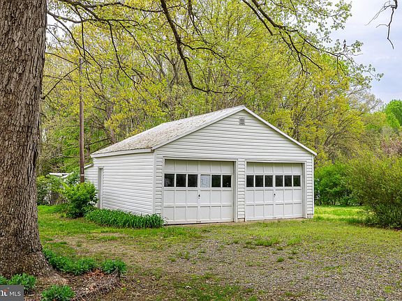 3rd image of 8210 McLaws Ln