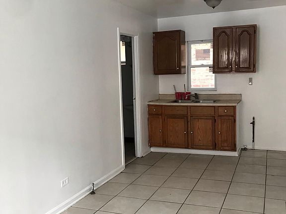 3rd image of 3658 S Wood St #1F