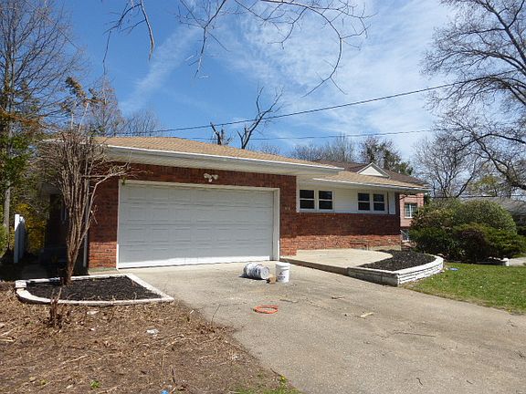 2nd image of 929 Willowbend Ln