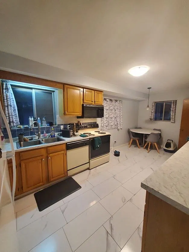 3 bed, 990 sqft, $1,550 — Photo 1