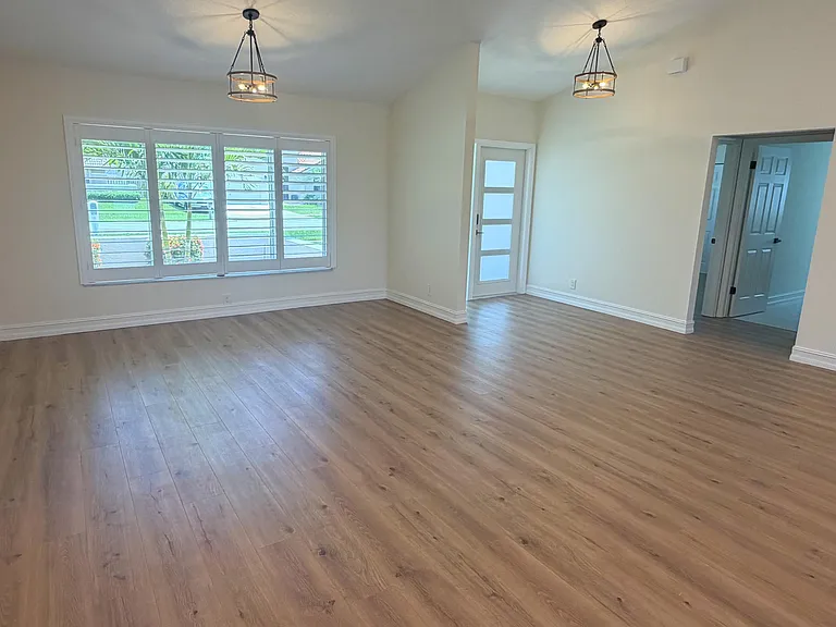 9505 Majestic Way — Photo 11