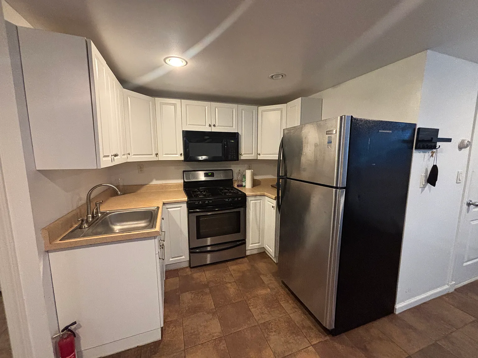 1 bed, 750 sqft, $2,100 — Photo 4