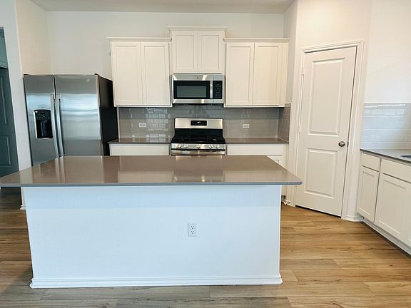 5th image of 10529 Steinbeck Dr