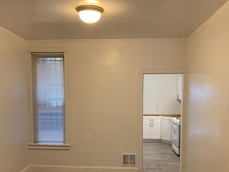 1st image of 640 W Schiller St #640