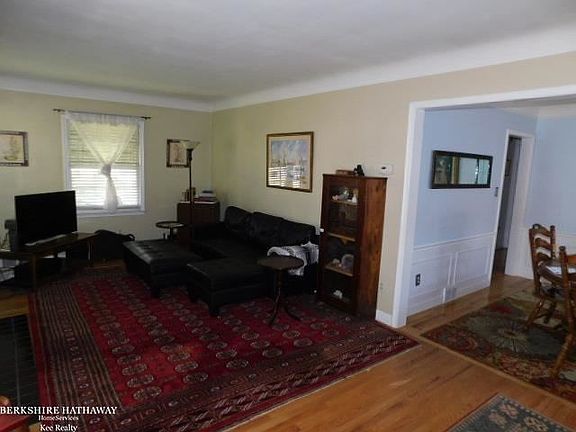 2nd image of 1368 Beaconsfield Ave