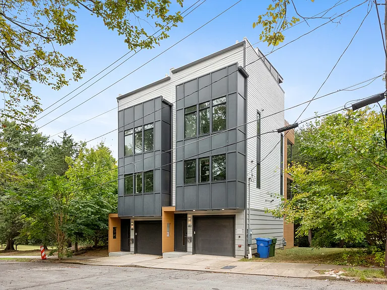 682 Barnett St NE — Photo 32